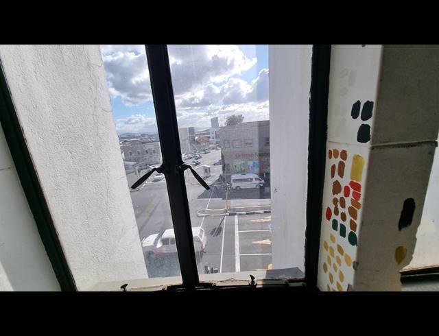 210M² FULL FLOOR TO LET IN WOODSTOCK